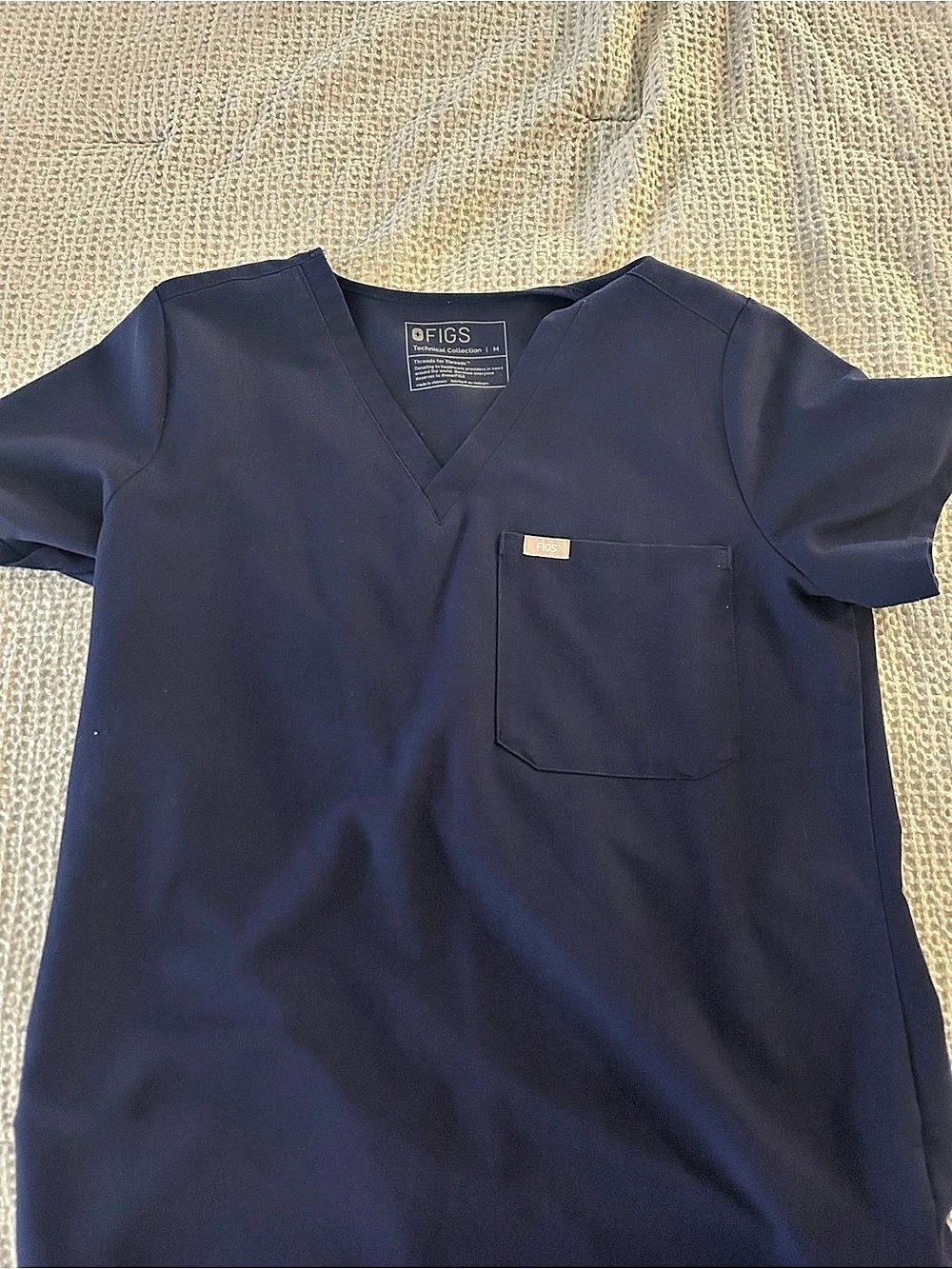 FIGS Technical Collection V-Neck Medium Scrub Top and Large Pants Set Navy